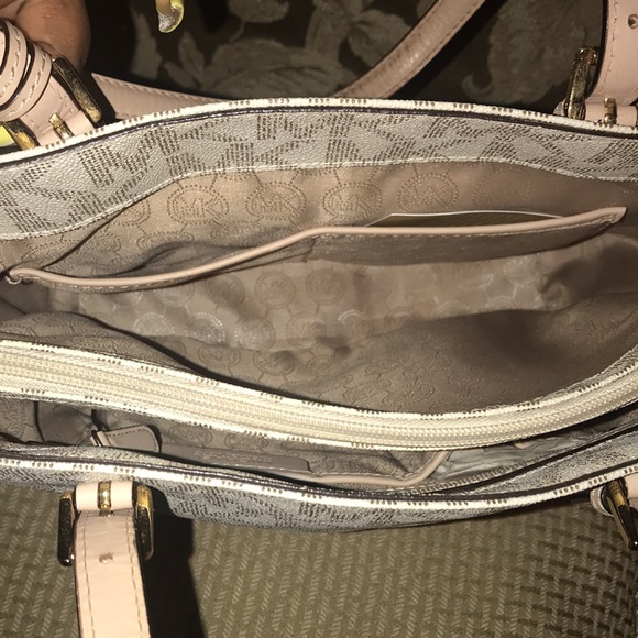 Authentic Michael Kors purse - Picture 8 of 11